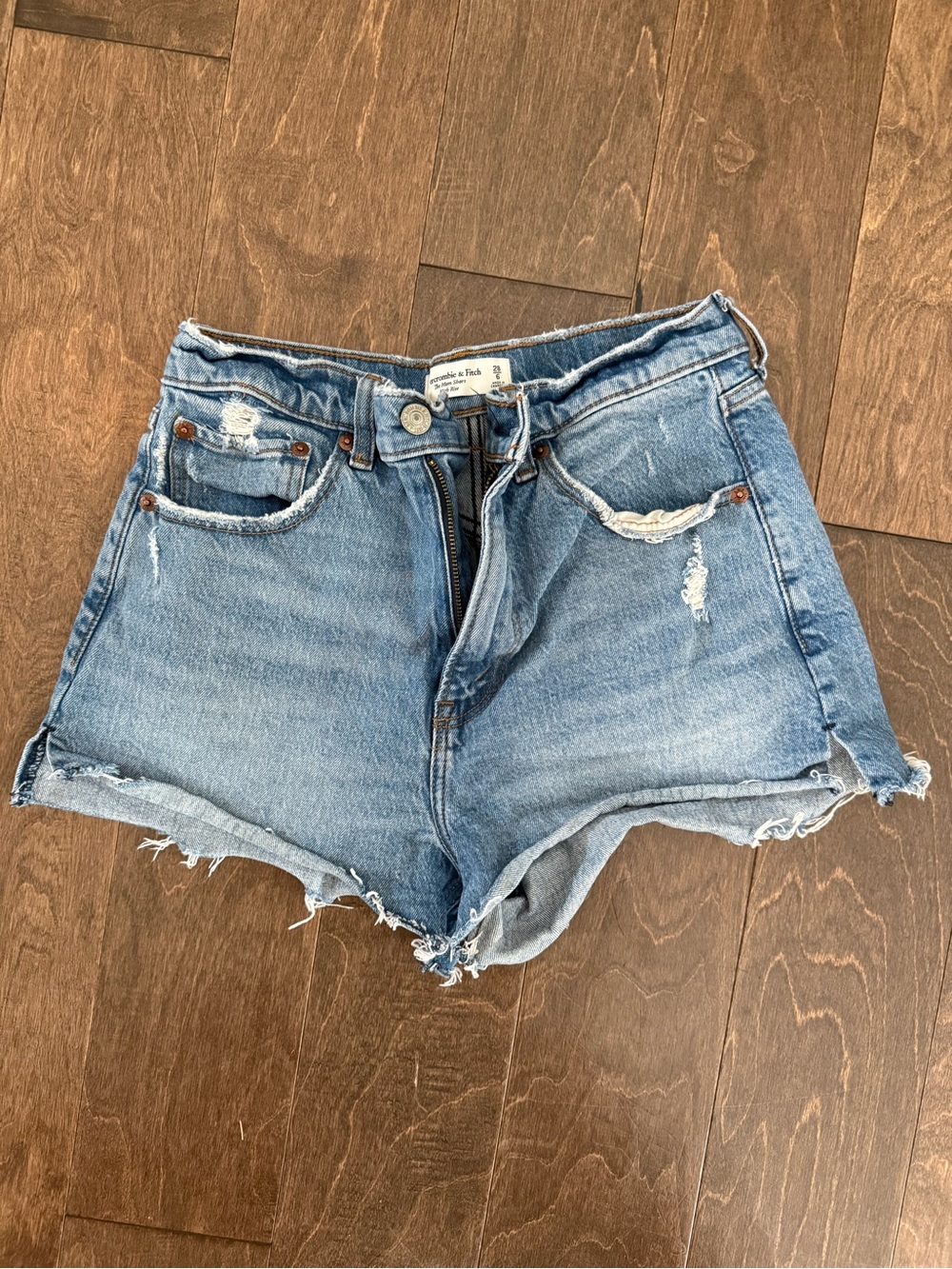 Abercrombie & Fitch - High-Rise Mom Short - Size 28